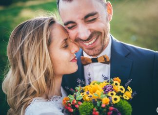 Georgiana și Lucian, nuntă în alb, vișiniu și verde la domeniile Orlandea din Sibiel