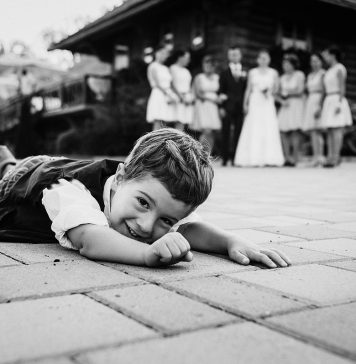 Cei mai expresivi copii surpinși de fotografii de nuntă din România