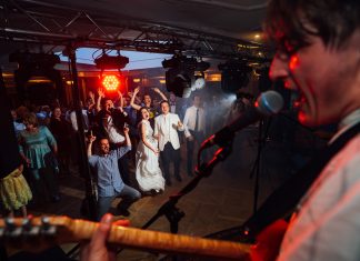 Nunta cu formație sau DJ? Sau ambele? Nunta cu formație sau DJ? Sau ambele?