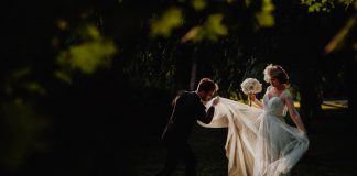 Sesiuni foto trash the dress prezentate prin 30 de imagini pline de culoare Trash The Dress