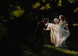 Sesiuni foto trash the dress prezentate prin 30 de imagini pline de culoare Trash The Dress