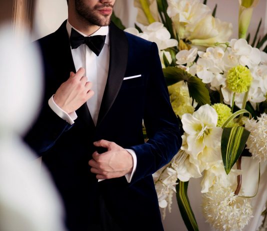 Care sunt tendințele în materie de ținute pentru mire în 2018, explicate de Tudor Tailor Tudor Tailor