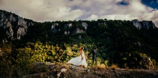 Sedinte foto trash the dress la munte prezentate prin 25 de imagini superbe trash the dress la munte