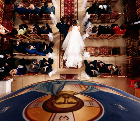 Cat costa biserica la nunta cat costa biserica la nunta