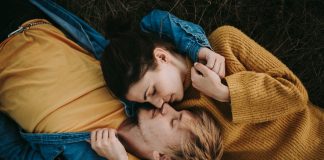 Ne intalnim de un an, e cazul sa ne gandim la logodna? Ne intalnim de un an, este cazul sa ne gandim la logodna?