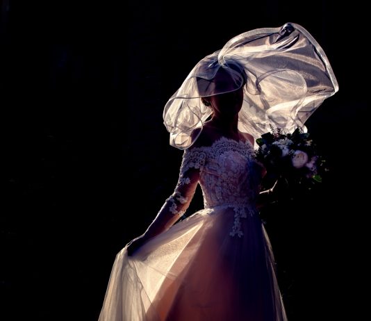 Cum sa porti voalul rochiei de mireasa in functie de coafura aleasa Cum sa porti voalul rochiei de mireasa in functie de coafura aleasa