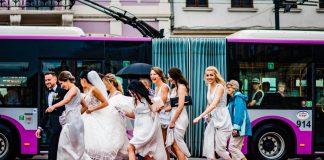 Domnisoarele de onoare in 21 de imagini deosebite Domnisoarele de onoare in 21 de imagini deosebite