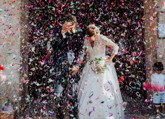 Iesirea de la cununia religioasa sau civila in 20 de imagini spectaculoase Iesirea de la cununia religioasa sau civila in 20 de imagini spectaculoase