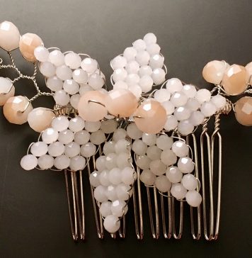 5 accesorii hand-made pe care miresele le vor in 2021 Agrafa de păr Ilinca - accesorii hand-made de nuntă