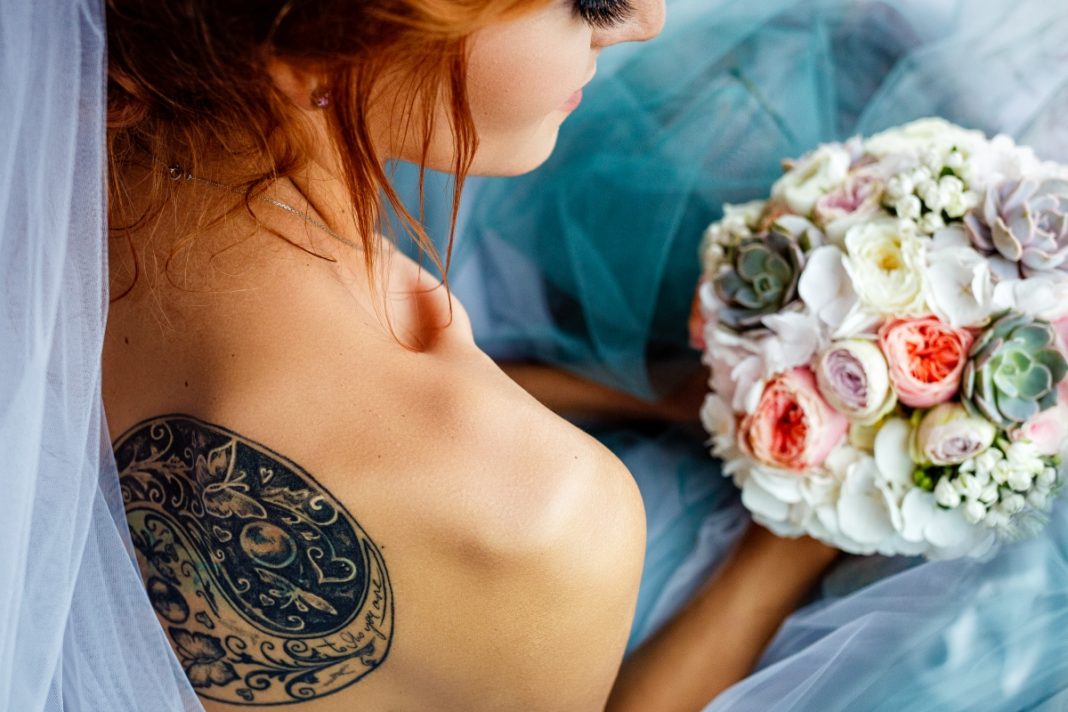 Mirese tatuate in 22 de imagini realizate de fotografii de nunta romani