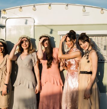 Top 10 culori ale anului 2021 pentru rochiile domnisoarelor de onoare Top 10 culori ale anului 2019 pentru rochiile domnisoarelor de onoare