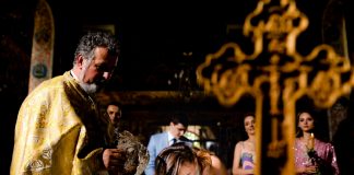 Domnișoara de onoare care ține lumânarea. Cum o alegi Domnișoara de onoare care ține lumânarea. Cum o alegi