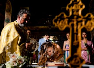 Domnișoara de onoare care ține lumânarea. Cum o alegi Domnișoara de onoare care ține lumânarea. Cum o alegi