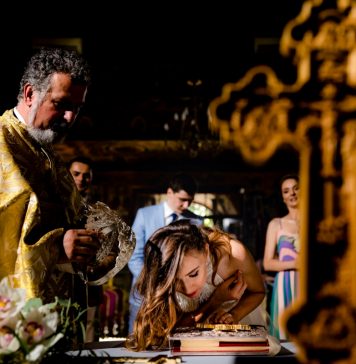 Domnișoara de onoare care ține lumânarea. Cum o alegi Domnișoara de onoare care ține lumânarea. Cum o alegi