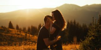 Pentru domni: cum să cumperi un inel de logodnă online Pentru domni: cum să cumperi un inel de logodnă online