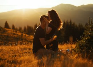 Pentru domni: cum să cumperi un inel de logodnă online Pentru domni: cum să cumperi un inel de logodnă online