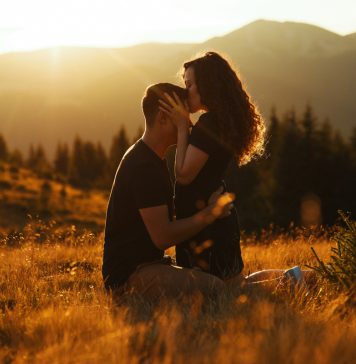 Pentru domni: cum să cumperi un inel de logodnă online Pentru domni: cum să cumperi un inel de logodnă online