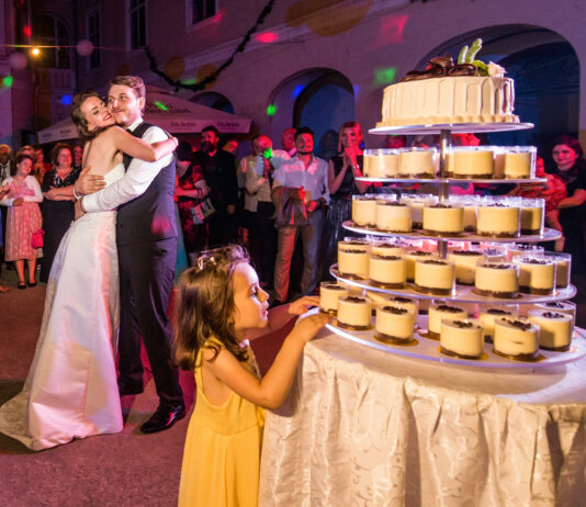 Cele mai cool 15 melodii pentru momentul tortului de nuntă Cele mai cool 15 melodii pentru momentul tortului de nuntă