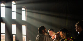 Cununie religioasă în biserică – 20 imagini emoționante Cununie religioasă în biserică - 20 imagini emoționante