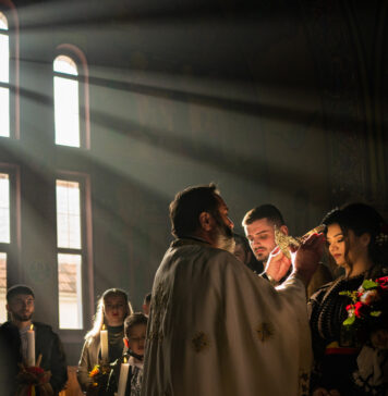 Cununie religioasă în biserică – 20 imagini emoționante Cununie religioasă în biserică - 20 imagini emoționante