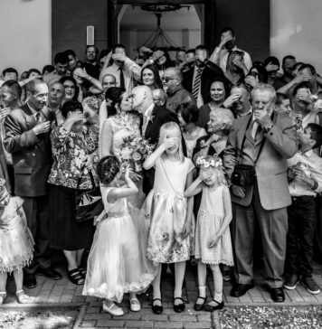 Dress code la nuntă: ce ar trebui și ce nu ar trebui să poarte invitații