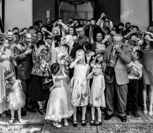 Dress code la nuntă: ce ar trebui și ce nu ar trebui să poarte invitații