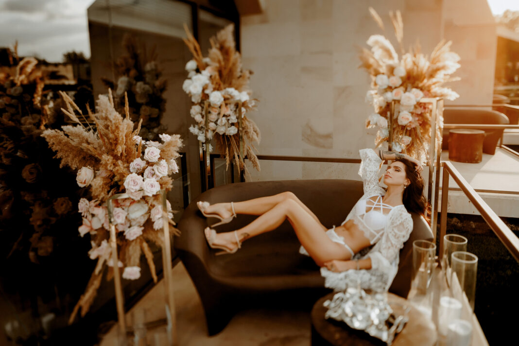 Tendințe pentru nunțile din 2022: rochii de mireasă, aranjamente florale, meniuri și locații