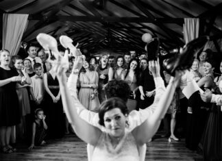 „Jocul cu pantoful” la nuntă. 70 de întrebări inspirate "Jocul cu pantoful" la nuntă. 70 de întrebări inspirate