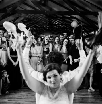 „Jocul cu pantoful” la nuntă. 70 de întrebări inspirate "Jocul cu pantoful" la nuntă. 70 de întrebări inspirate