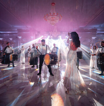 Întrebări pe care trebuie să le pui unui DJ / band de nuntă înainte de a semna contractul