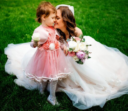 Cum să îi incluzi pe copiii din căsătoriile anterioare în tot ce înseamnă nuntă