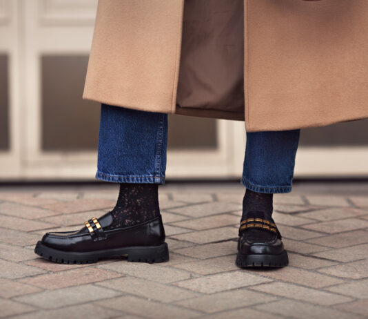 Mocasini pentru damă cu șosete – hot or not?