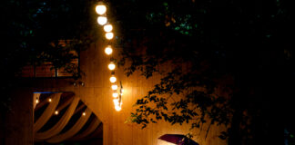 Cum integrezi Mocha Mousse, culoarea anului, 2025 în decorul nunții tale