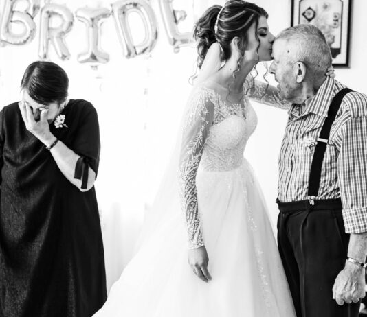 11 tipuri de fotografii de familie pe care să le faci la nunta ta