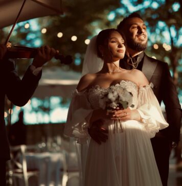 Cum să porți împreună verigheta și inelul de logodnă