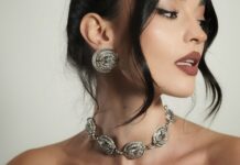 Bijuterii de mireasă statement: cum alegi piesele care definesc întreaga apariție