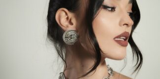 Bijuterii de mireasă statement: cum alegi piesele care definesc întreaga apariție