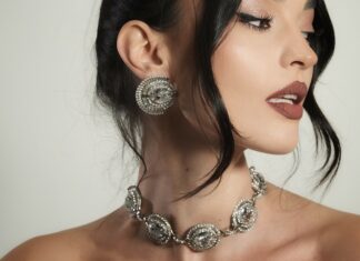 Bijuterii de mireasă statement: cum alegi piesele care definesc întreaga apariție